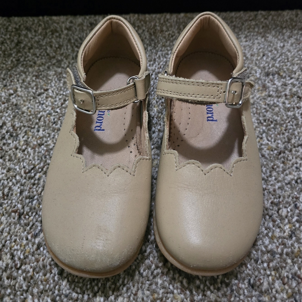 Petit Nord Scallop Mary Jane Shoes